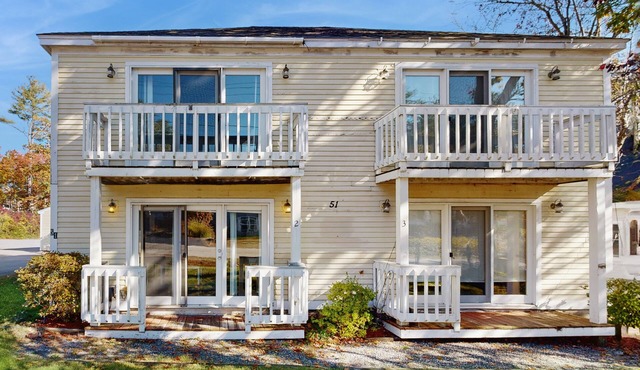 Cozy Beach Condo: Easy Walk to the Best Part of the Beach & Top Restaurants