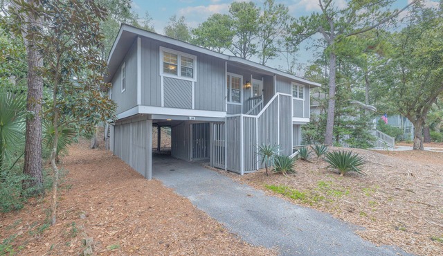 Cozy Beach Cottage Located in Wild Dunes! Large Screened Porch!