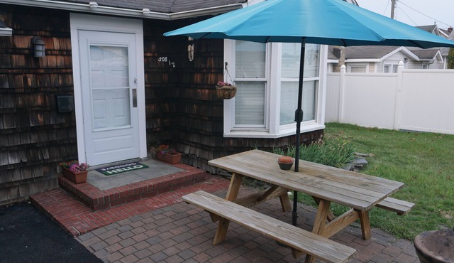 Cozy Beach Cottage on Rear of Property. Just 4 BLOCKS from the beach!