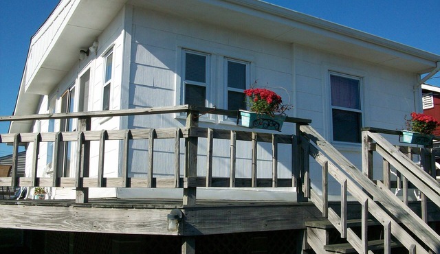 Cozy, Beach Cottage on West Beach