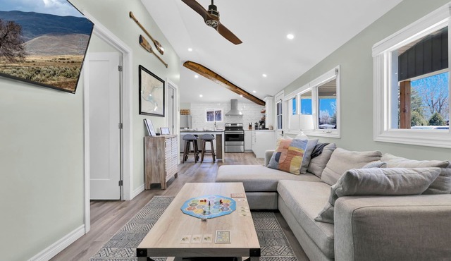 Cozy Beach Cottage with Sauna & Spacious Backyard just 5mins from the Beach
