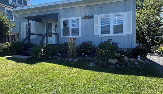 Cozy Beach cottage walkable to Good Harbor and Long Beach