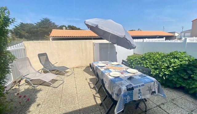 Cozy Beachside Cottage, 300m from Marais Girard Beach, Renovated Kitchen, Pet Friendly