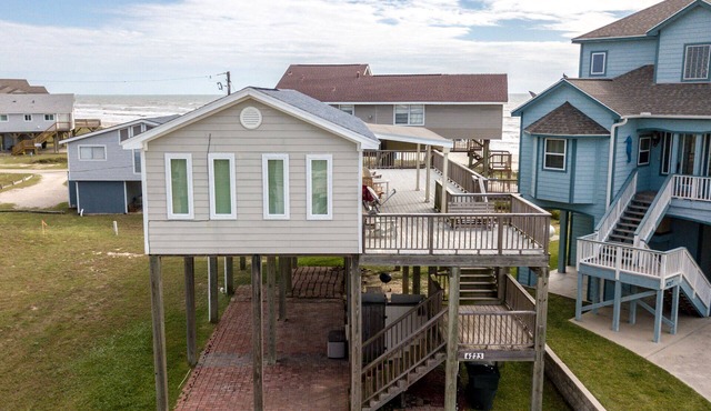 Cozy Beach Front House with Wraparound Deck – Steps from the Shore
