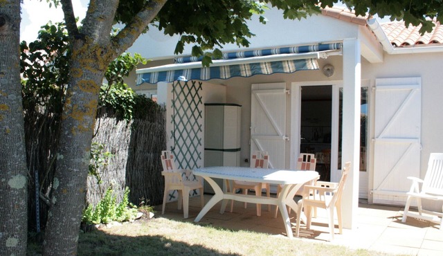 Cozy Beach House Near Shops, Terrace, and Parking