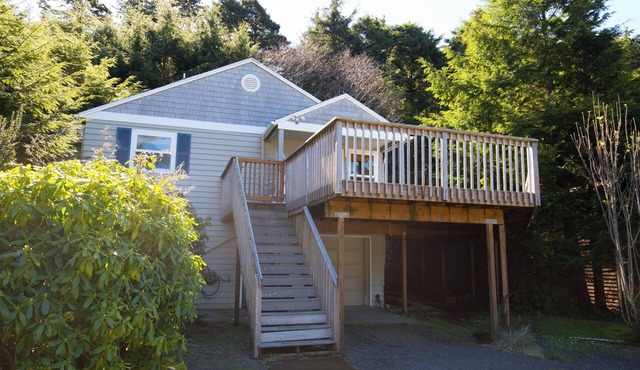 Cozy Beach House 4-bedroom house in lovely Arch Cape for your getaway