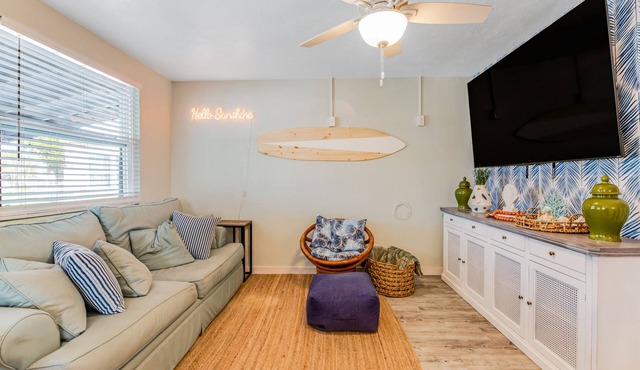 Cozy beach house - 5 min walk to the beach (Pet-Friendly!)