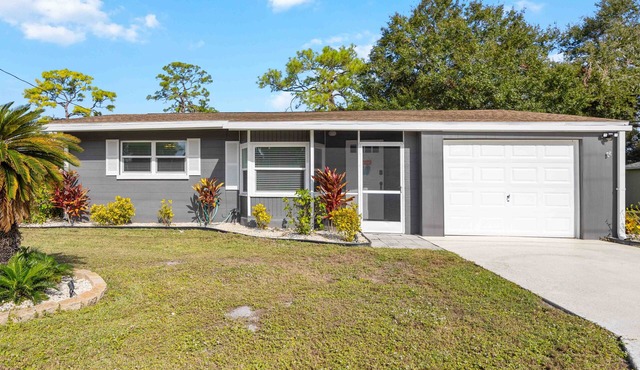 Cozy beach house: 8 minutes to your ultimate tropical getaway in Sarasota! 🌴☀️