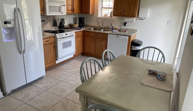 Cozy beach house great for kids - Boat trailer parking available