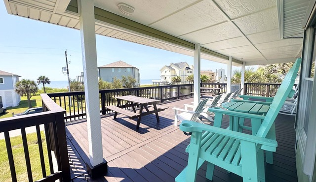 Cozy Beach House - short walk to the water, quiet neighborhood.
