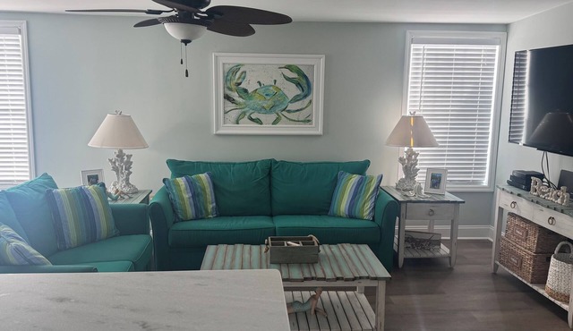 Cozy Beach House with Complimentary Golf Cart