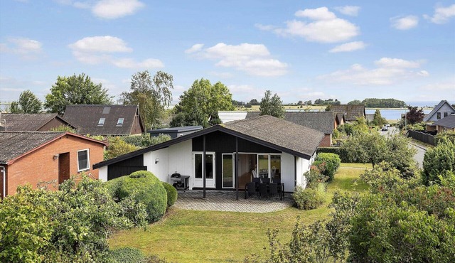 Cozy beach house with sea view - 1 minute to the beach