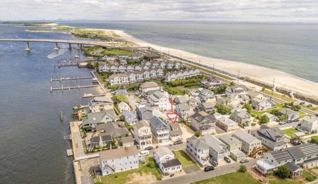 Cozy beach house with yard and parking