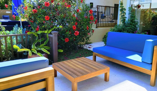 Cozy Beach Living + Sleeps 4 + Top 90% walk score