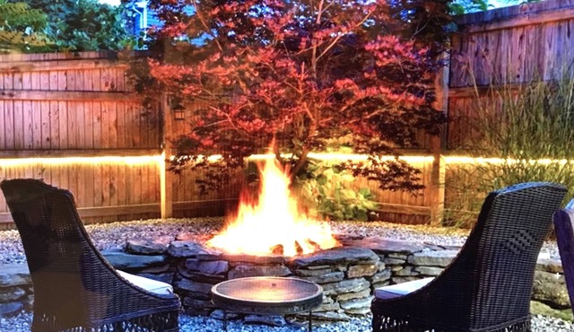 Cozy Beach Log Cabin Walk to Private Beach Cabana Bar Fire Pit Sleeps 6