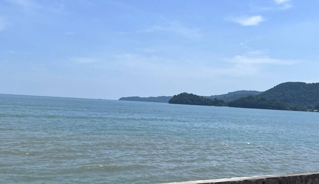 Cozy Beach Retreat In Teluk Kumbar