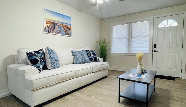 Cozy Beach Town Getaway 5 Minute Drive From The Beach