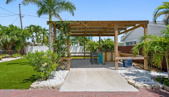 Cozy Beach Town Oasis - Mins from Beaches