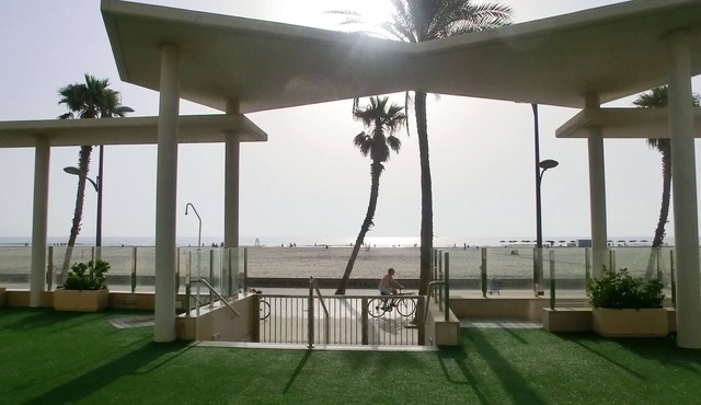 COZY BEACHFRONT APARTMENT IN VALENCIA