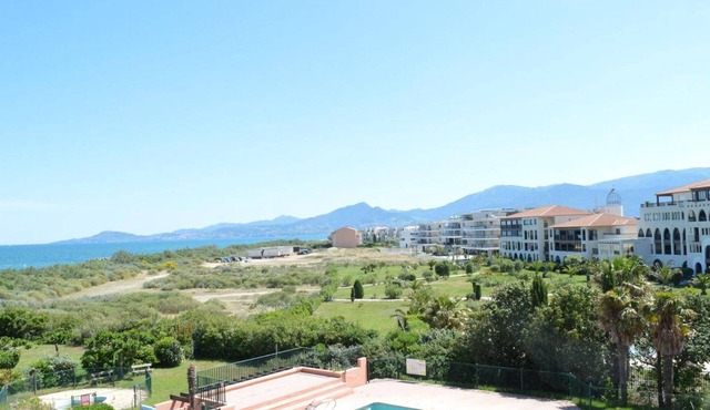Cozy Beachfront Studio with Pool, Parking, and Terrace in Saint Cyprien