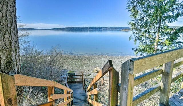 Cozy Beachouse: View & Deck, Steps from Skagit Bay