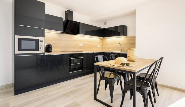 Cozy Beachside Stay – A/C, Wi-Fi, Comfort & Calm