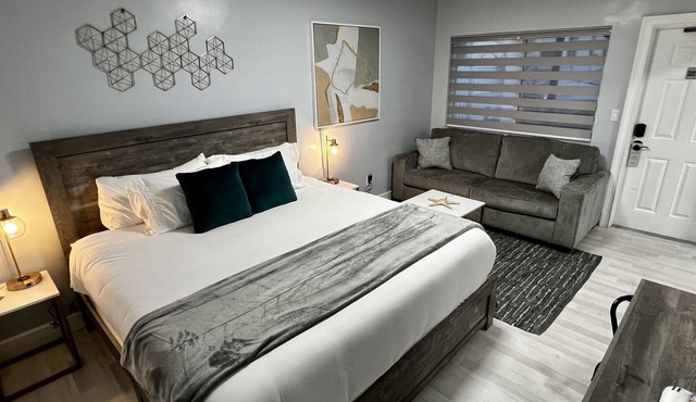 Cozy Beachside Boutique Hotel King Suite with kitchen