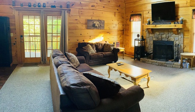 Cozy Bear Cabin near Gatlinburg & Smoky Mtns - NO CLEANING FEE