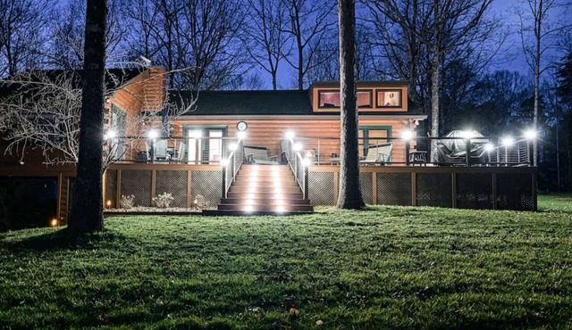 Cozy Bear Cabin provides lakeside living, boathouse bar and yes.pickle ball.