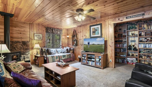 Cozy Bear Cottage-beat the heat in Christopher Creek!