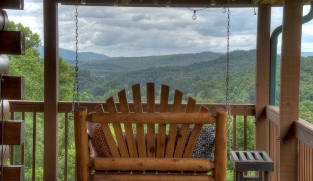 Cozy Bear Lodge | Amazing Mountain Views | Sunsets | Hiking trails