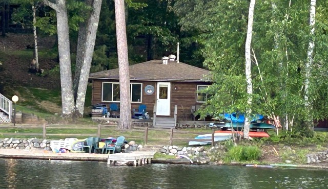 COZY BEAR LODGE-On UTV/Snowmobile trail, Beachside Cabin w/Porch, Private dock