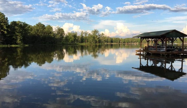 Cozy Bear Paradise on Weiss Lake in the foothills of the Appalachian Mountains