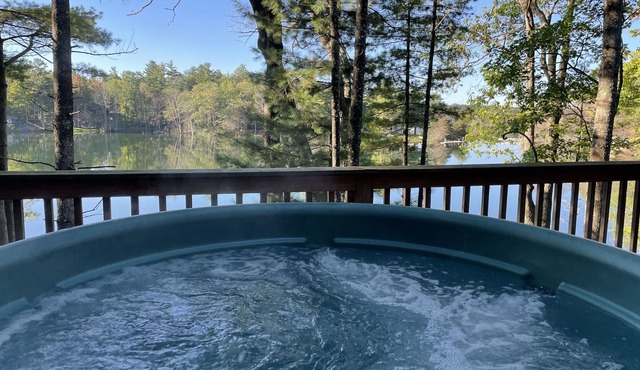 Cozy Bear's Den Chalet w/Hot Tub & Fire-pit close to Hiking Skiing Snowmobiling!