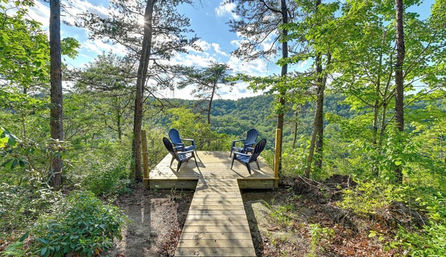 Cozy Beattyville Cabin w/Fire Pit