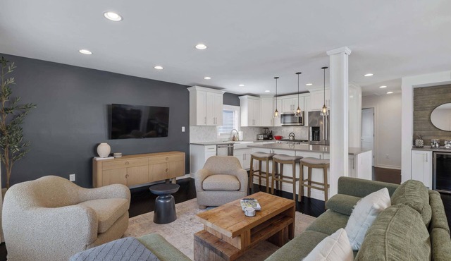 Cozy, Beautiful Birmingham 4BR/2BA Getaway!