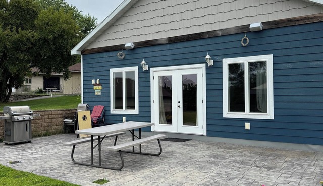 Cozy, beautiful, family friendly, 3-bedroom, newly built cabin on Lake Latoka