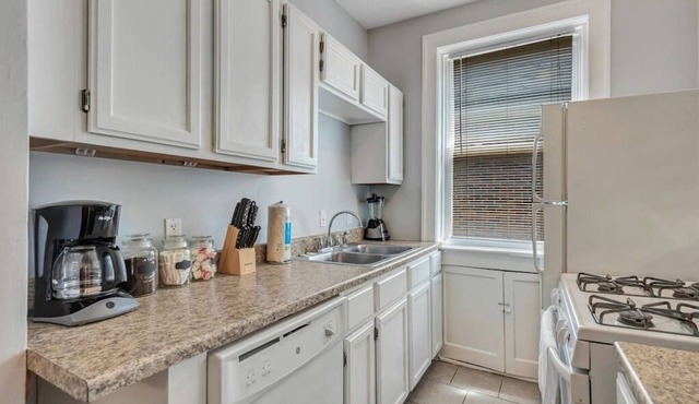 Cozy, Beautiful, Second Floor Unit in Tower Grove STL 2E
