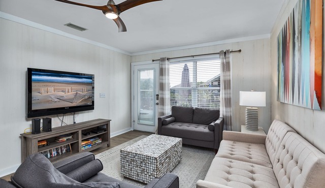Cozy, Beautifully Appointed, Close to Beach!