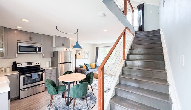 Cozy bed & breakfast in charming Washington with Free parking.