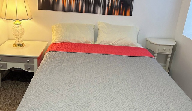 Cozy bed & breakfast in charming Ypsilanti with AC, WiFi