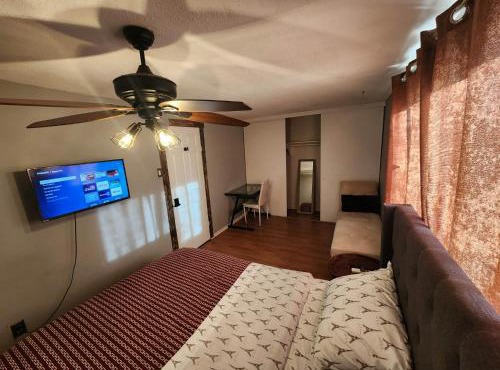Cozy bedroom in beautiful house can sleep 3