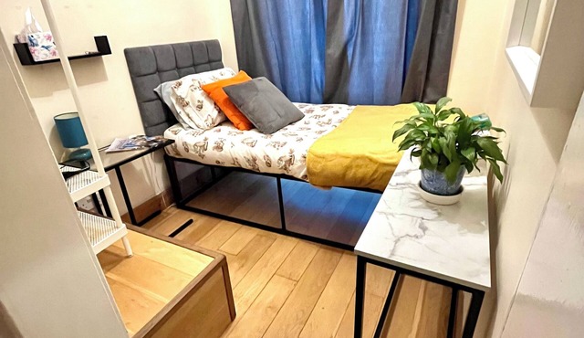 Cozy bedroom in Edinburgh city