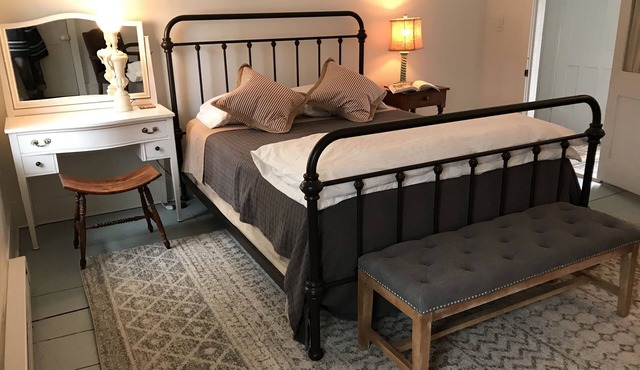 Cozy bedroom in guest house, in the village of Franklin, New York!