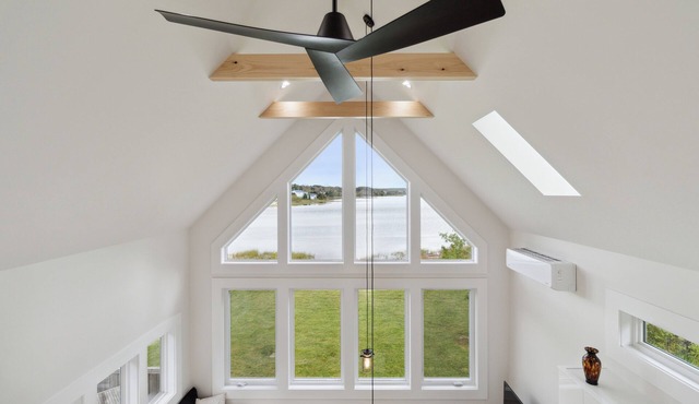 Cozy Bells Cove Retreat – Stylish Loft with Harbour Views & Walkability