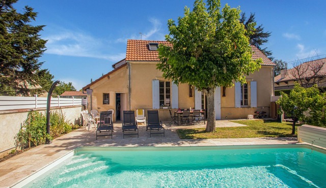 Cozy Bergerac Haven w/Pool
