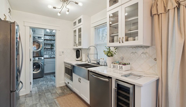 Cozy Birmingham Chalet: Walk to Town, 3BR, Office, Clean & Modern