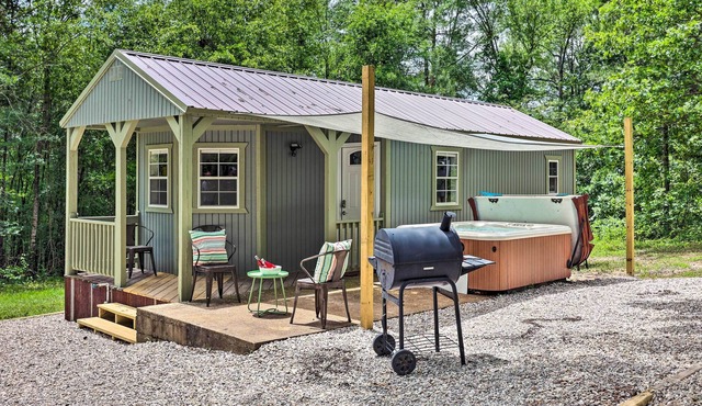 Cozy Bismarck Studio Cabin w/ Private Hot Tub
