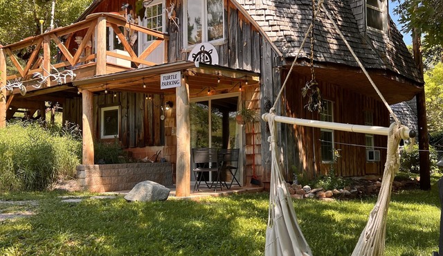 Cozy Black Hills retreat: Nature and adventure await.