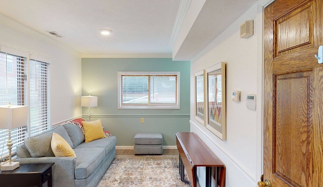 Cozy Bloomington IU Campus Getaway for 2!